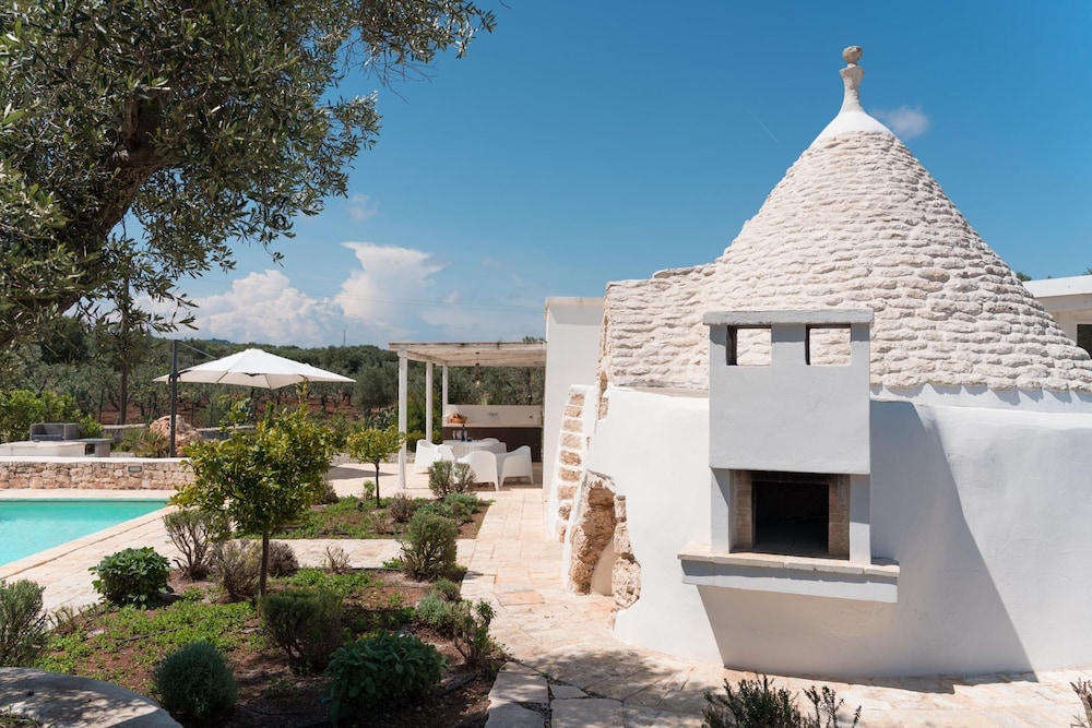 Trullo Eughene a con Piscina