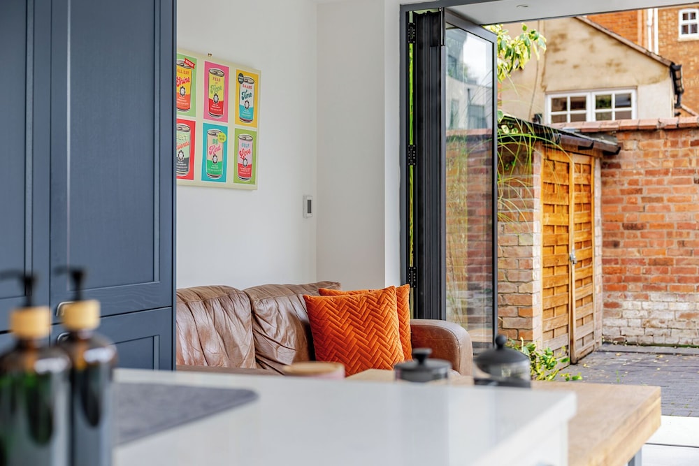 Elegant Townhouse&Basement in Leamington