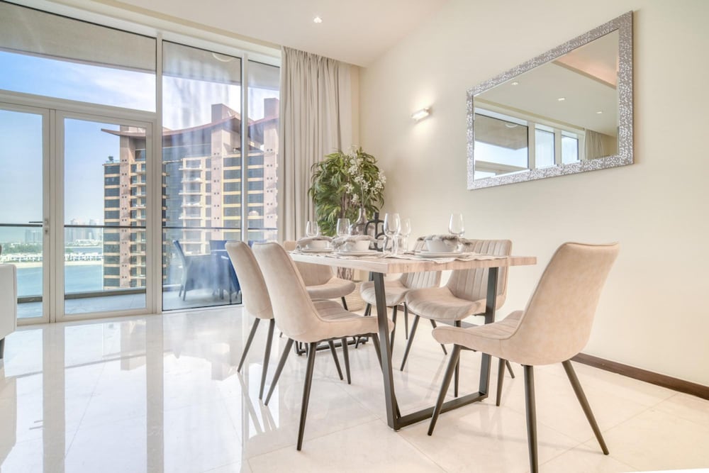 Splendid Sea View Apartment on Palm Jumeirah