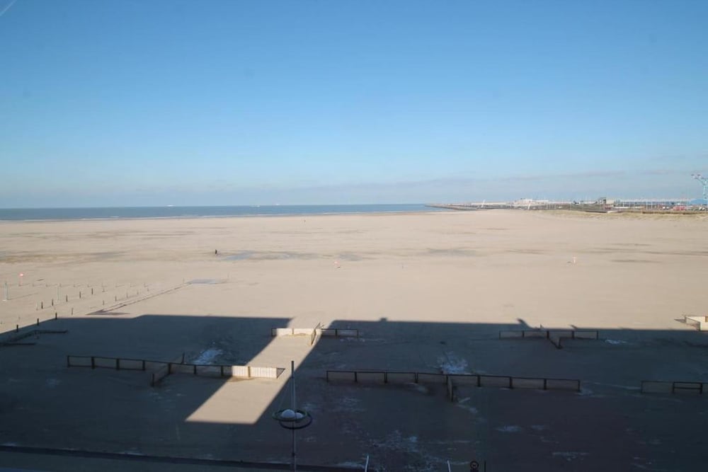 Huswell - Beach Studio With Balcony Sea View