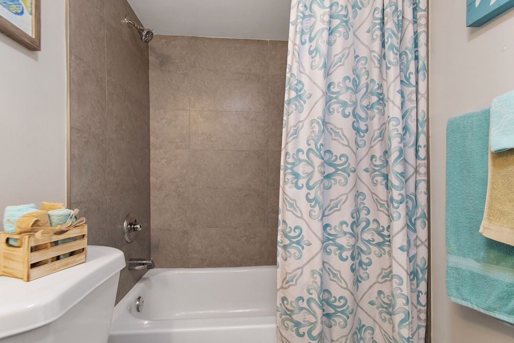 2Bed 2Bath with Patio on 11 Collins ave view 4