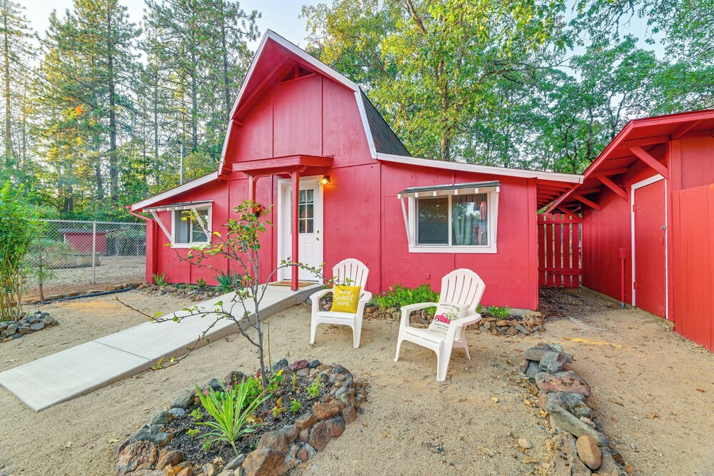 Grants Pass Cottage ~ 8 Mi to Rogue River! view 3