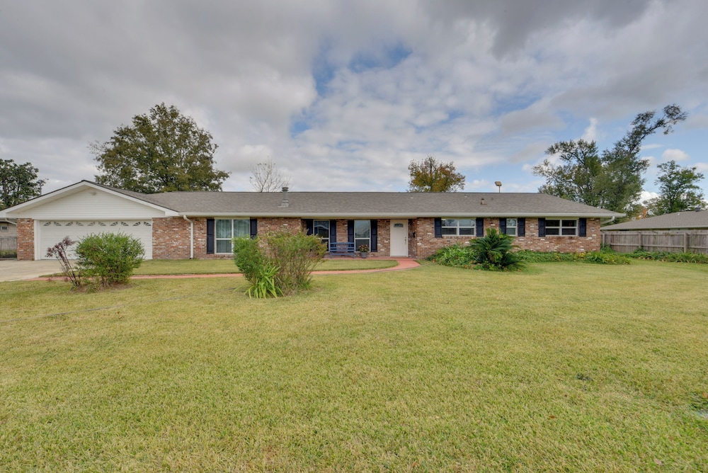 3 Mi to Lake Charles: Family Home in Louisiana!