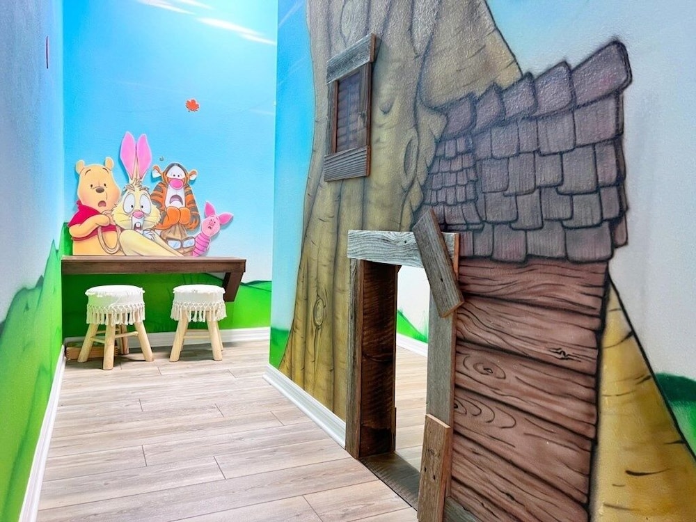 Stunning Themed 7 Bed Pool Home With Theater-3229l 7 Bedroom Home