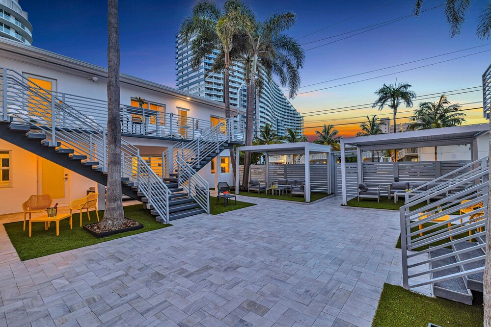 Beach Condo King Bed Lush Patio w BBQ Birch Key Six