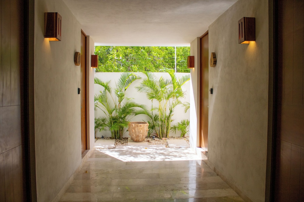 NHOA 111A 2BR Condo Pool access