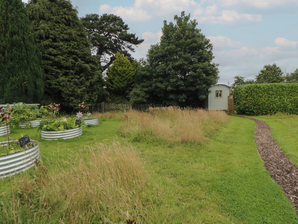 Flora's Hut