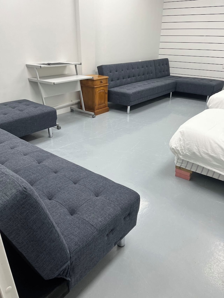 3 single and 2 sofa beds Studio Suite 7