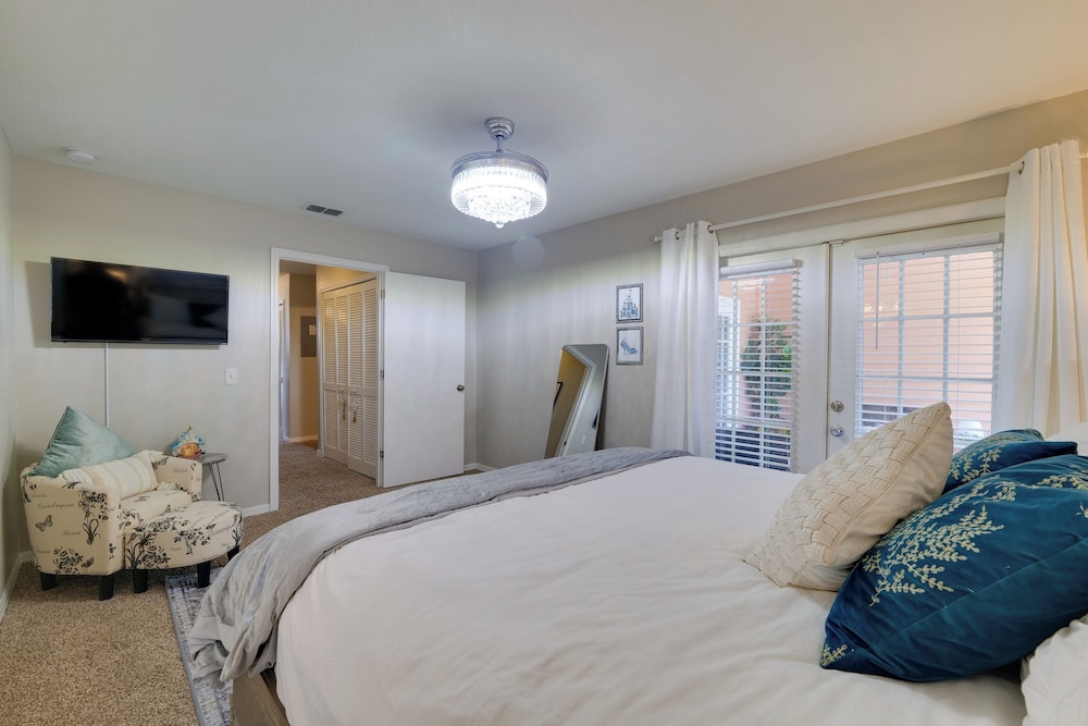 5 Mi to Wdw: Resort-style Condo w/ Pool Access