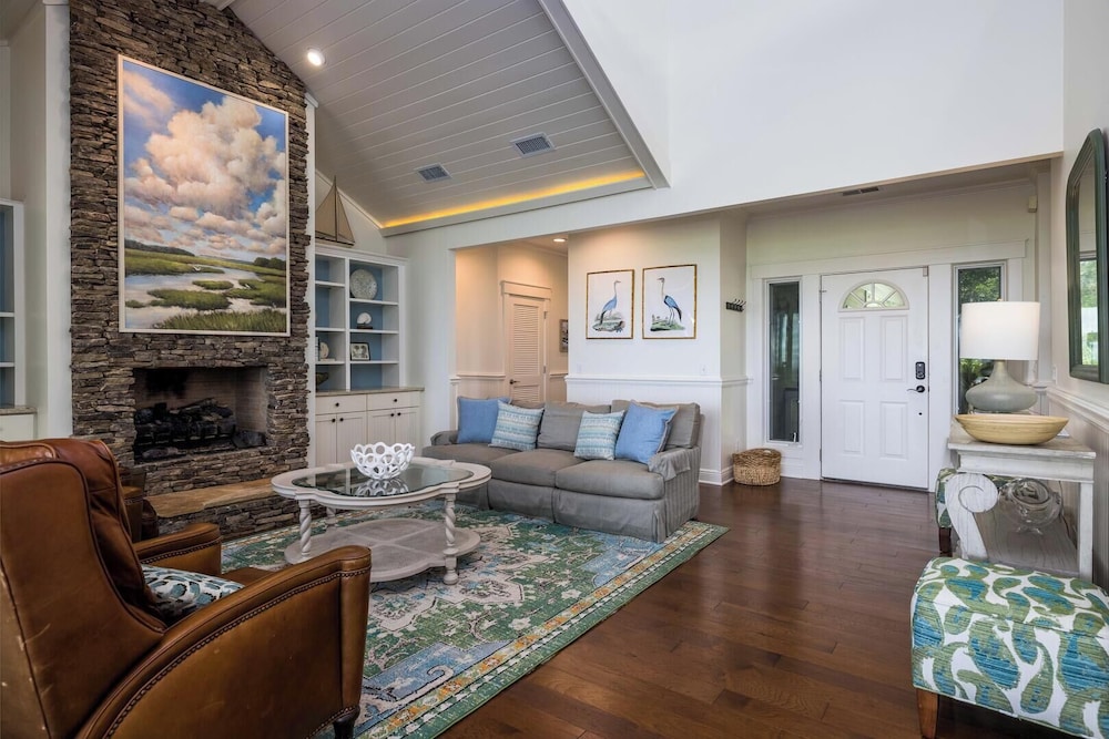 111 Cardinal Crest