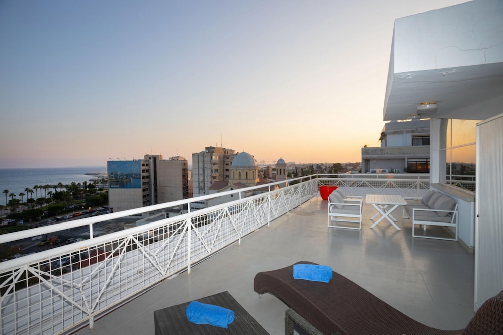 1-80 Collection 601 Penthouse