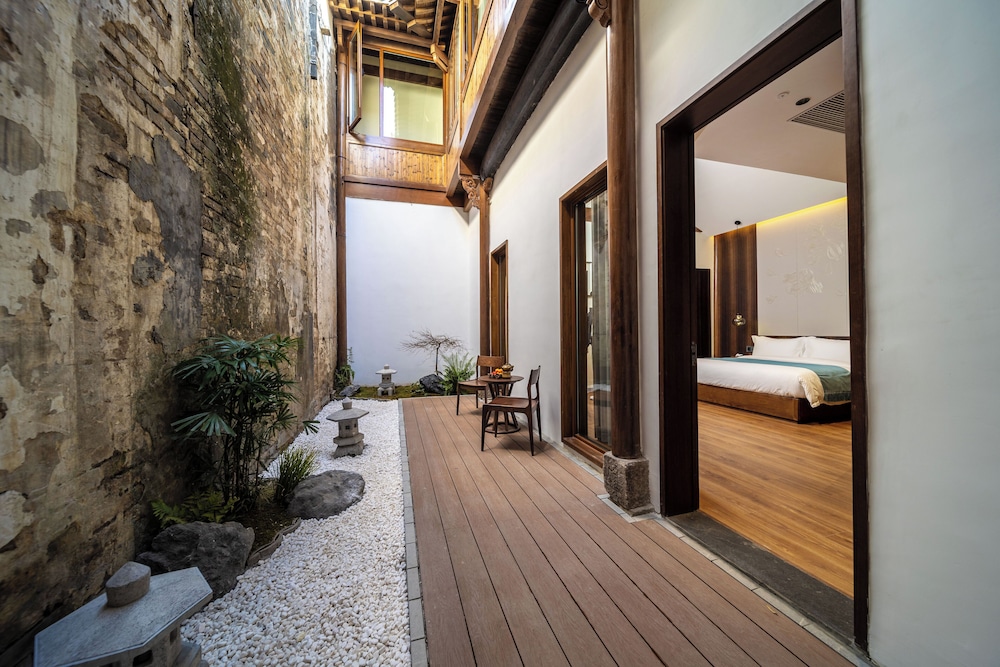 Bajiazhan Yulin Yuchi Homestay