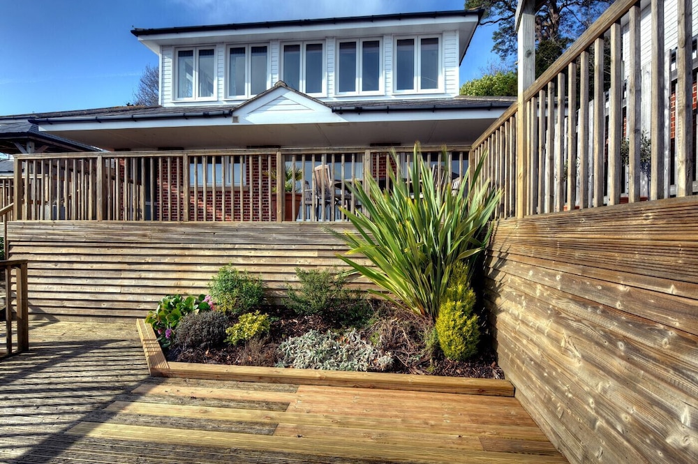 4 Coram Court