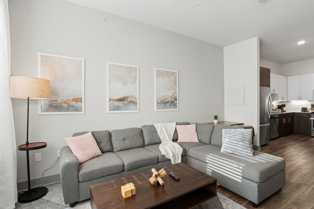White Rock Lakewood Hideaway Pet-friendly Pool