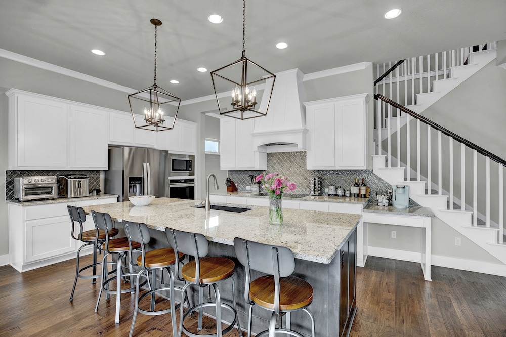 Stunning Luxury Home on Lake Lbj! - Property Image 32