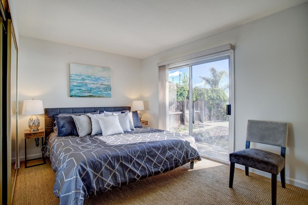 4 Br Waterfront , Private Beach 4 Bedroom Home by RedAwning