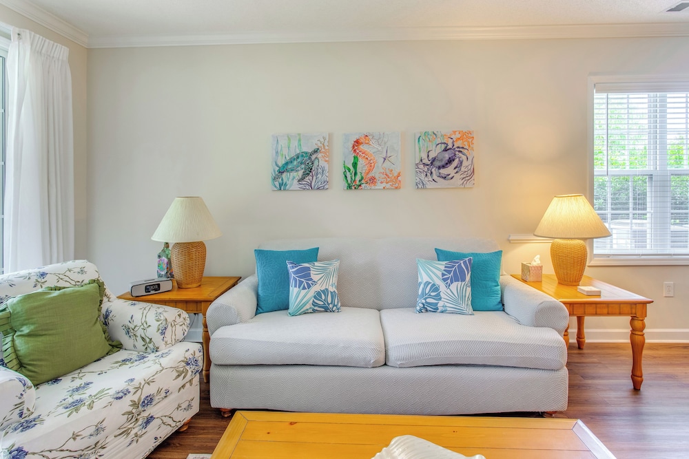 Condo w/ Golf Course View in Barefoot Resort!