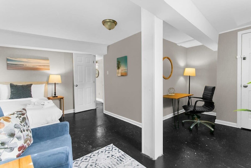 Dugan Ave Unit B
