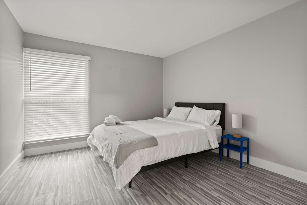 Comfy 2BR 2BA Unit in Pime Location