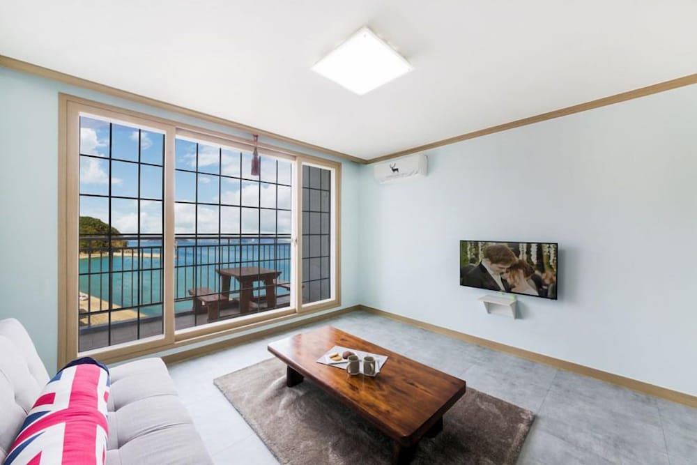 Geojedo Ocean View Dumo Mongdol Pension