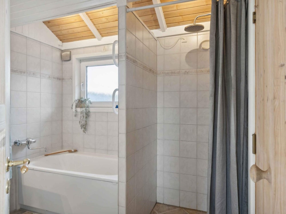 5 Star Holiday Home in Ronde