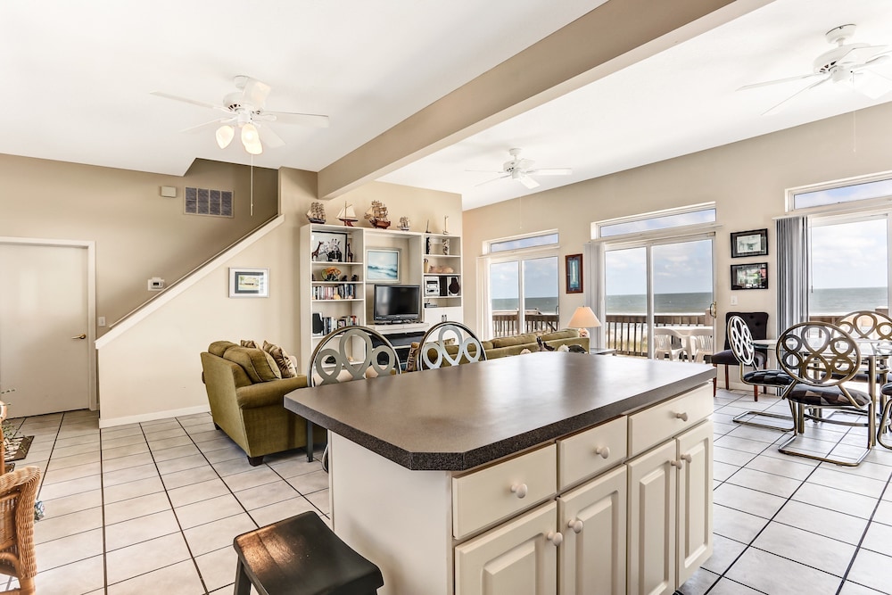 812 S. Fletcher - 3 Br Cottage
