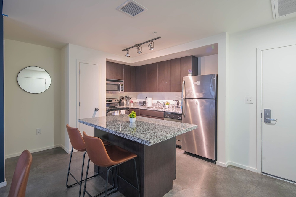 ROVE LIVING/KL - Roosevelt Point