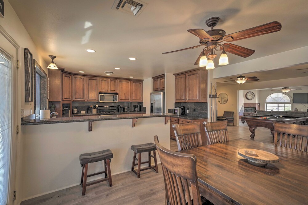 Putting Green & Pool Table: Lake Havasu City Gem!