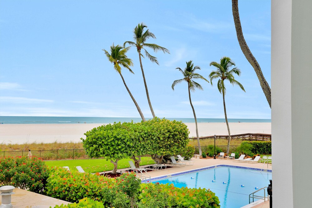 Bungalow-style Beachfront Condo With Pool