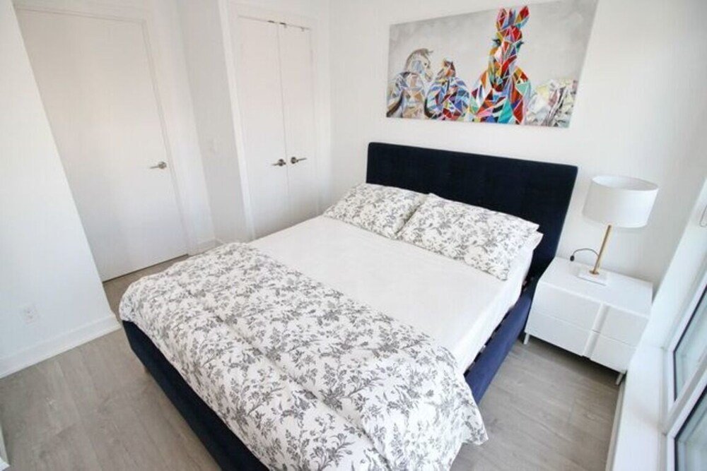 Executive 1 BD in the heart of Entertainment District - Image 5