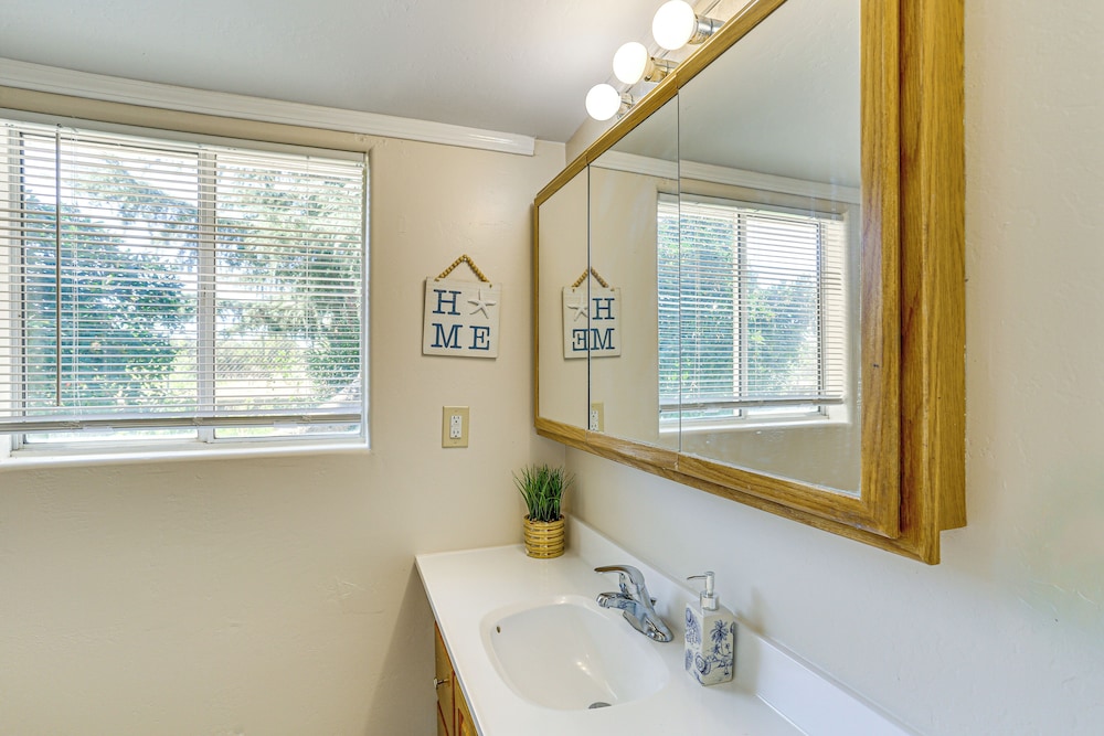 Pet-friendly Unit w/ Yard Near Sacramento River!