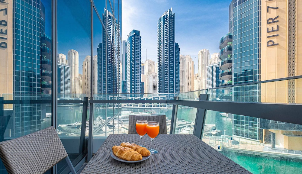 LUX Holiday Home - Silverene Towers 1
