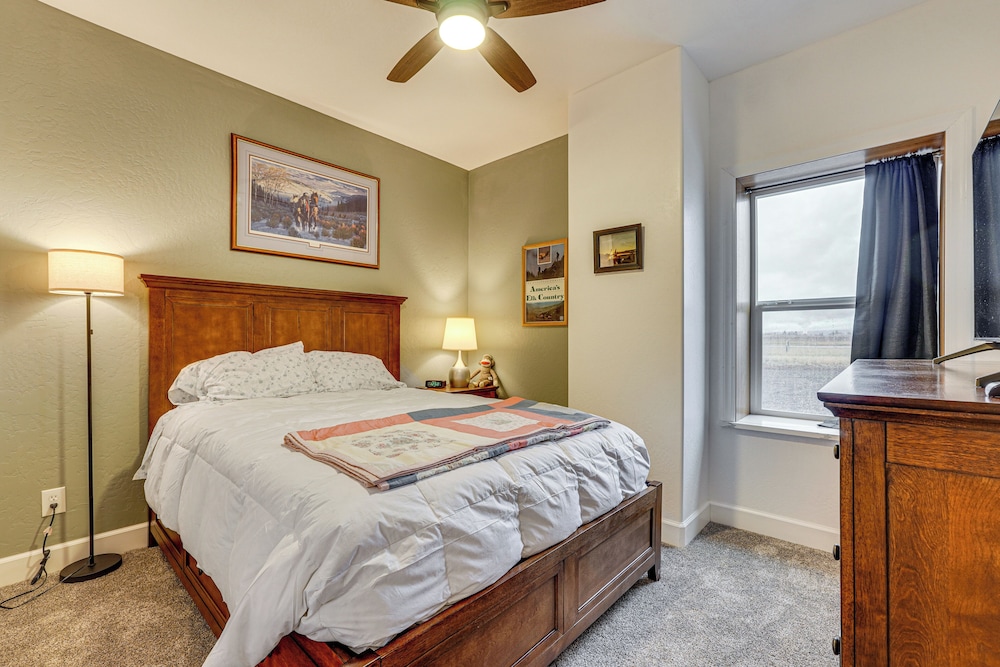 Walking Trail On-site: Tranquil Klamath Falls Apt!