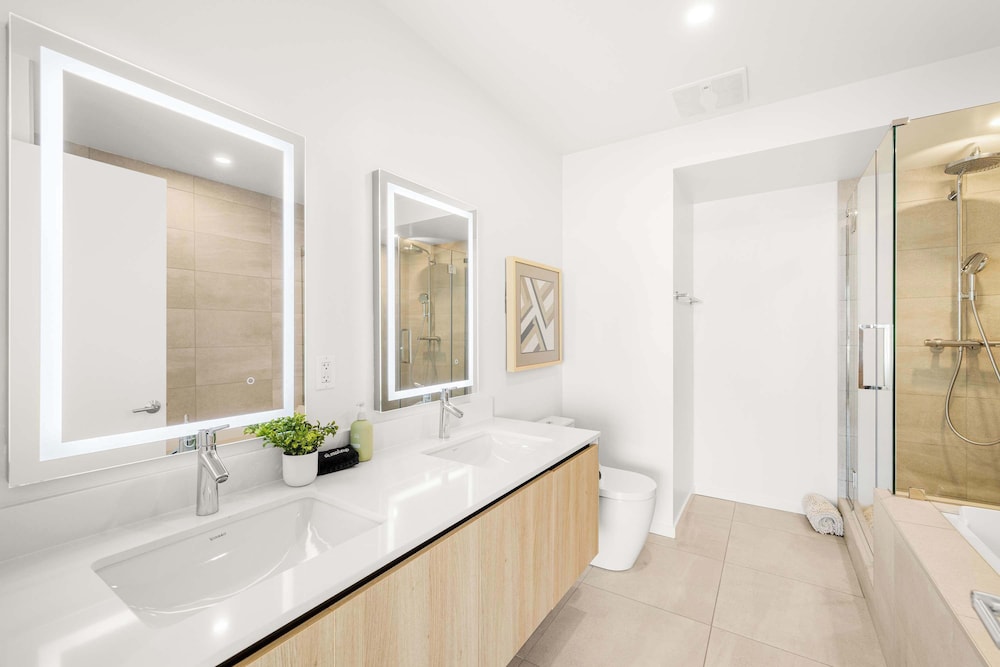 @marbella Lane - Chic 2BR Penthouse w/ Ocean Views
