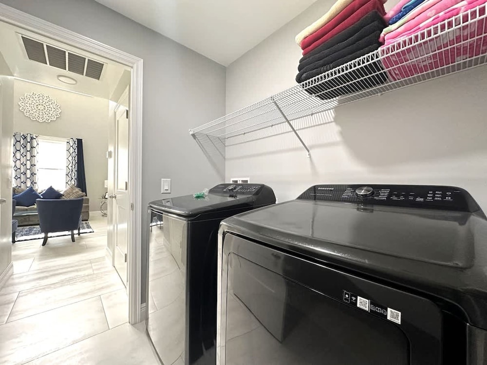 Luxury Villa Near Disney 6 Bd Home With Private Pool and Resort
