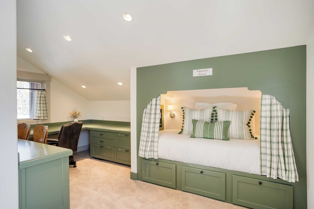 Luxury Mountain Estate w/ Indoor Pool, Gym & Hot Tub Near Keystone | Sleeps 19