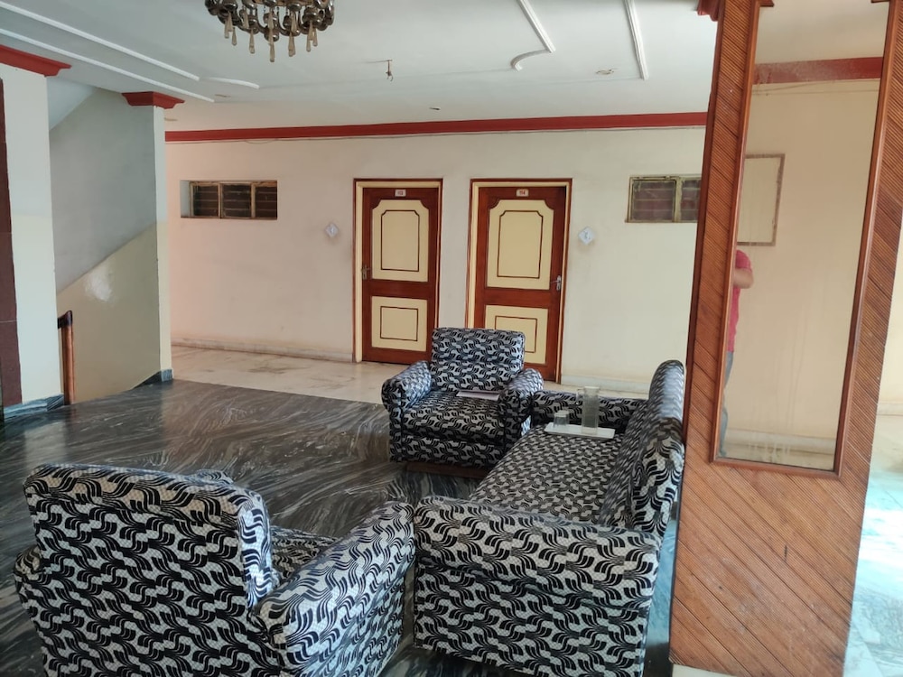 Lobby & Reception