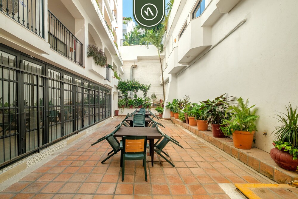 Amazing 1 BR Condo - Partial Oceanview - Pool