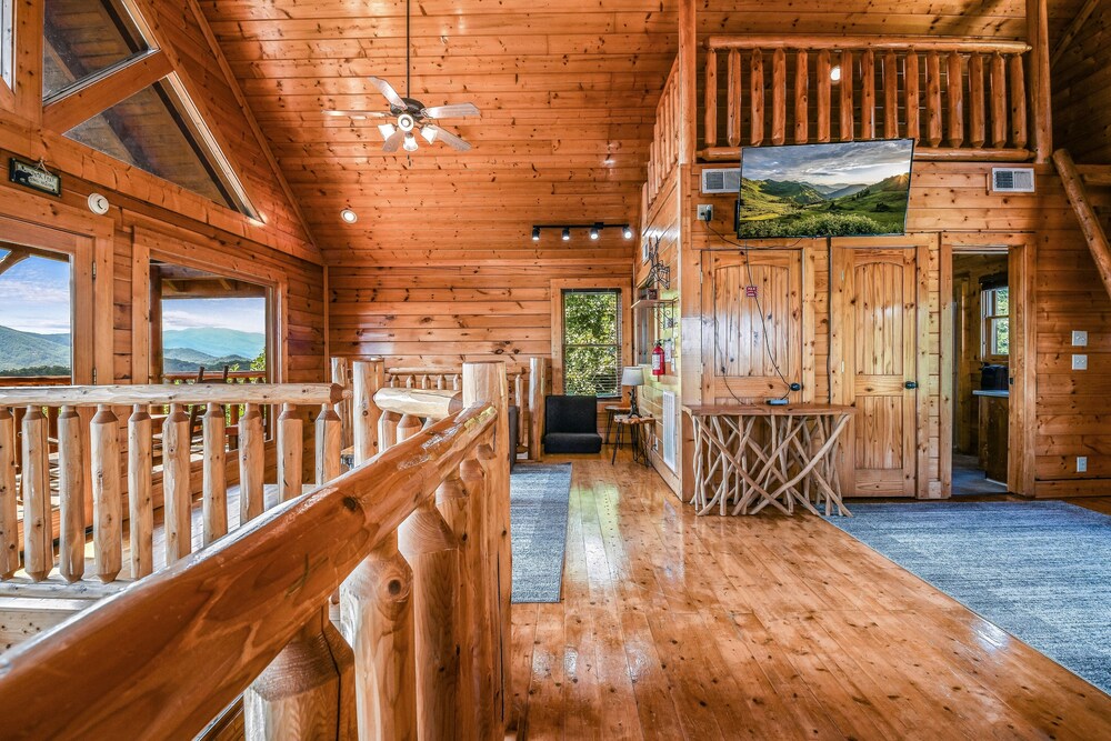 Extravagant View 3 Bedrooms 3 Bathrooms Cabin
