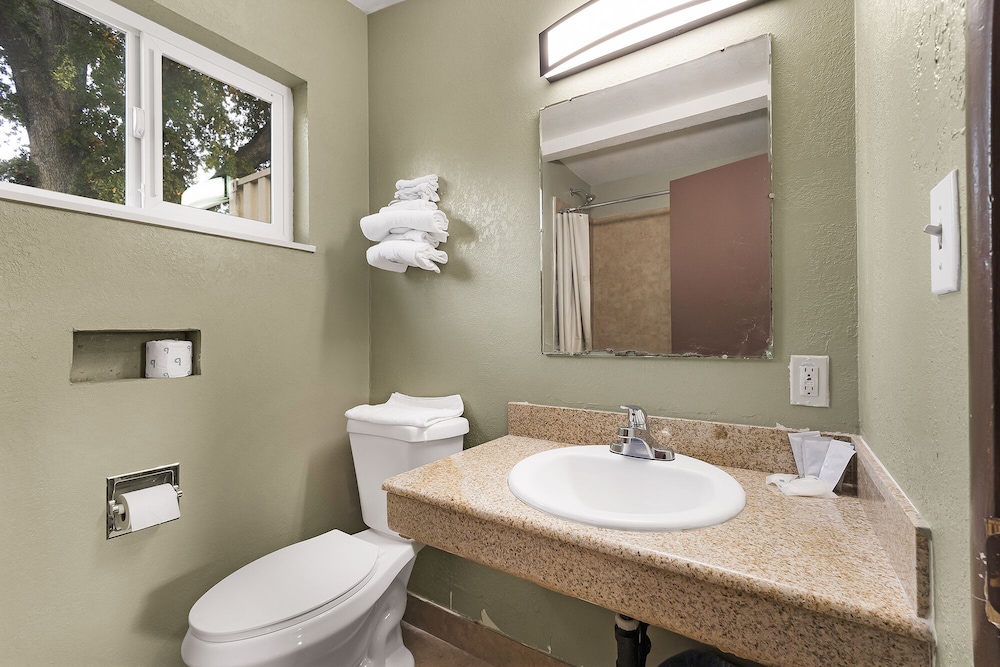 Chico Vacations - Safari Inn - Chico - Property Image 10