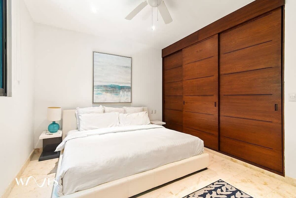 2 Br. Luminous and Spacious Pool View Apt