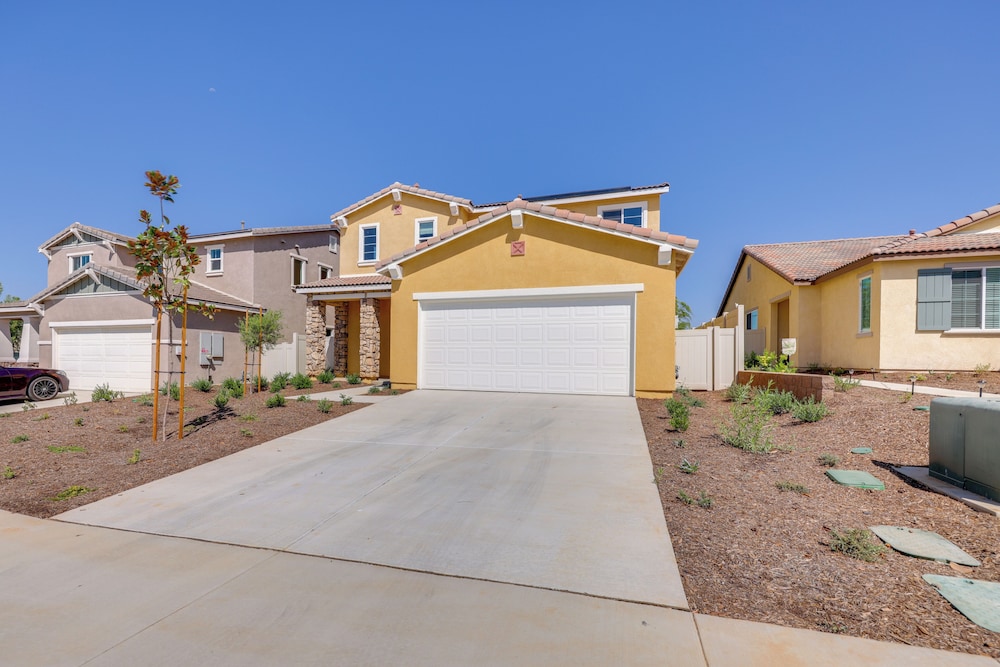Pool Access & Mtn Views: Family Haven in Beaumont!