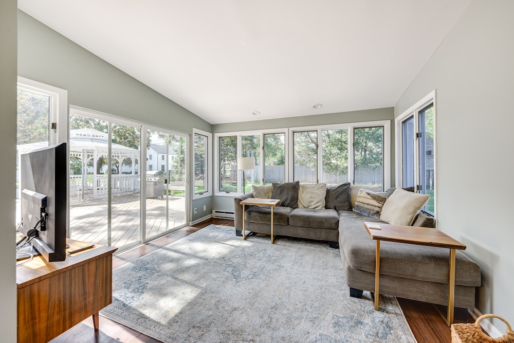 Charming Racine Home - Walk to Lake Michigan! - Property Image 19