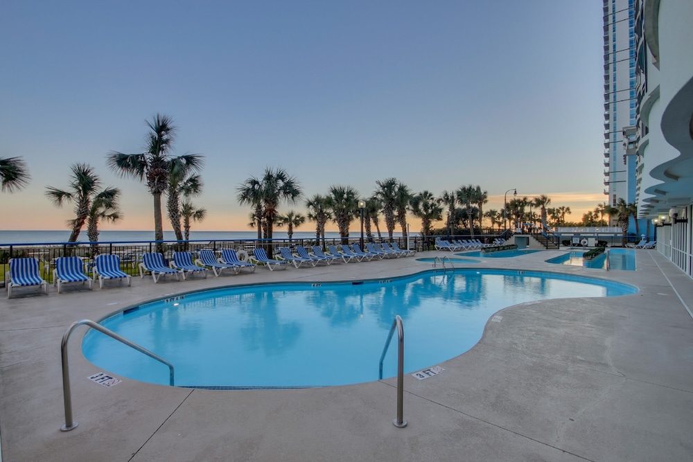 Boardwalk Resort by Hosteeva