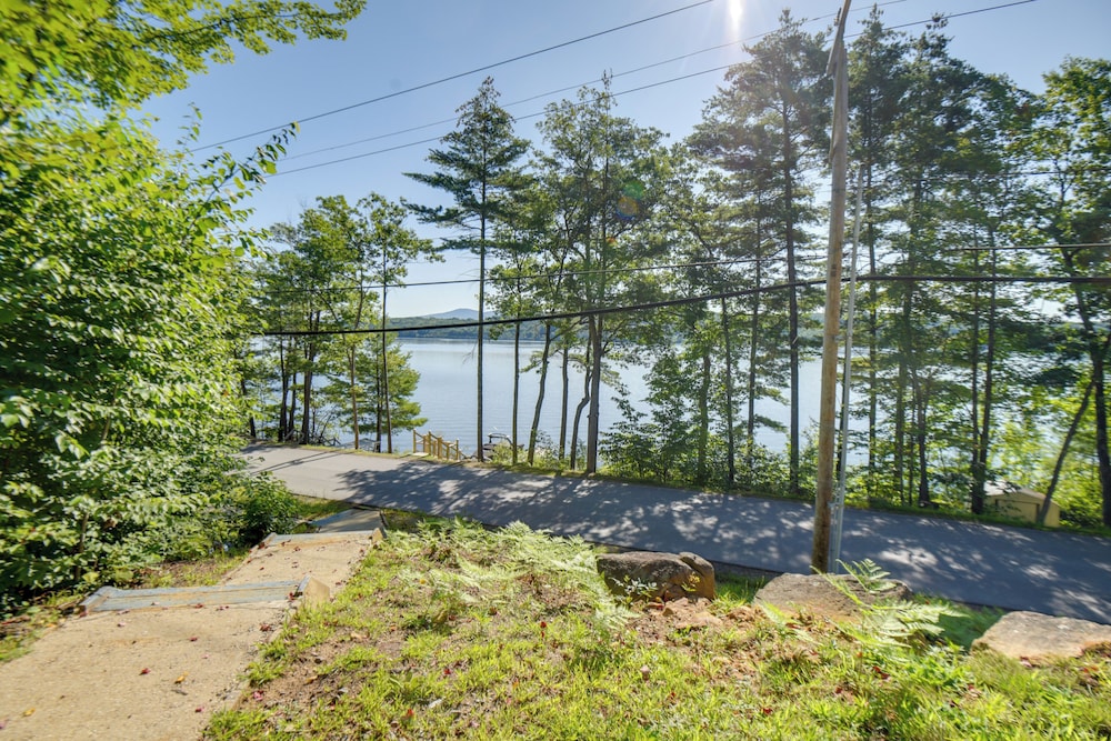 Walk to Lake Winnisquam Access: Cozy Retreat