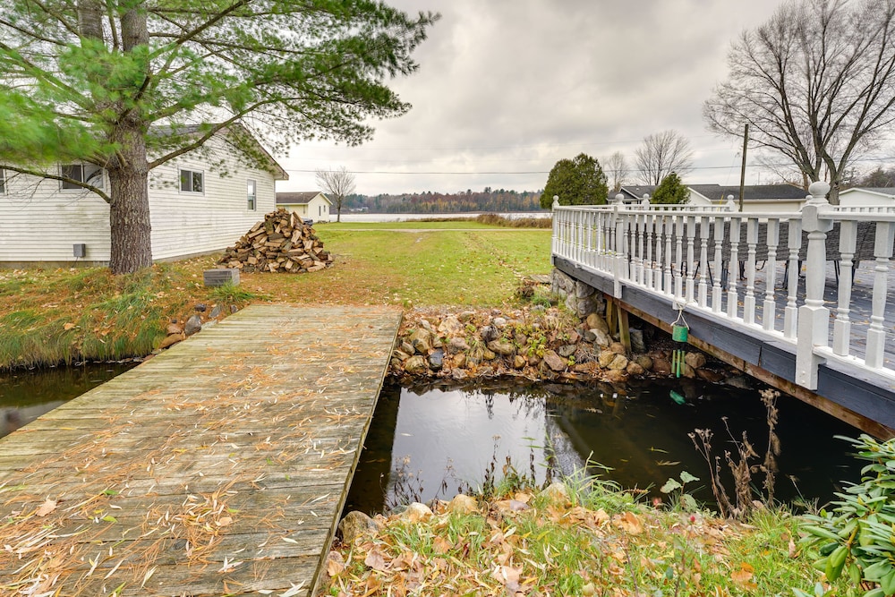 Lakefront Reed City Home w/ Fire Pit on 2 Acres! - Property Image 7