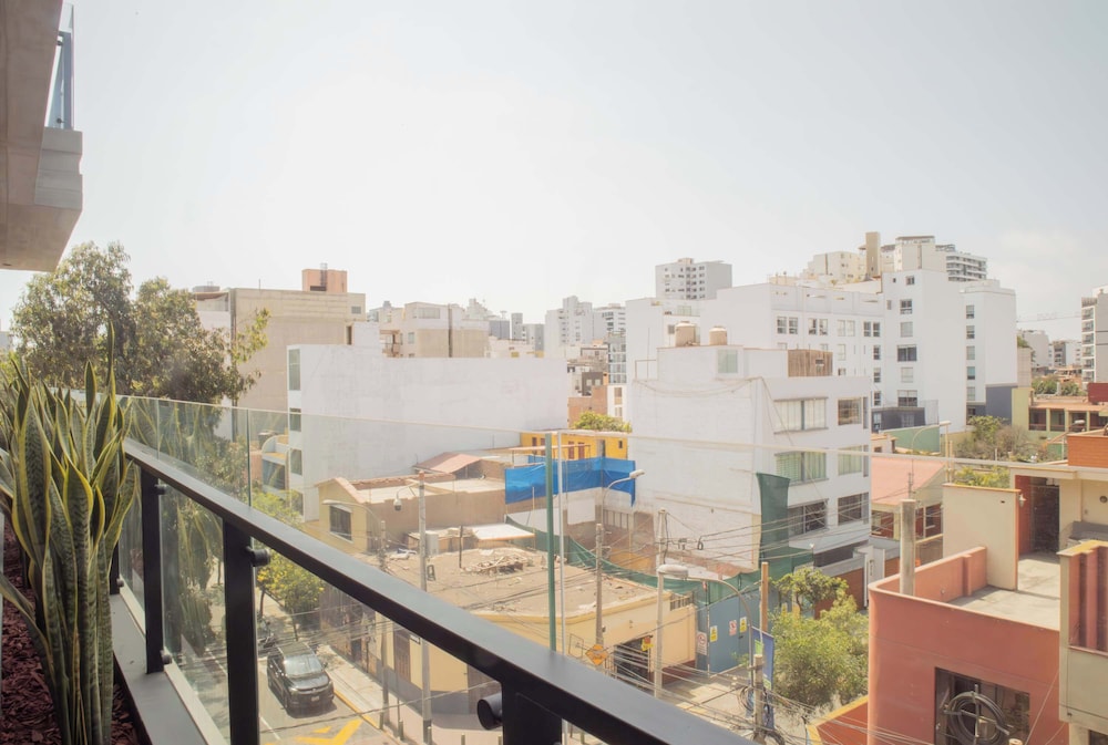 w Modern Cozy 3BR w Terrace in Miraflores