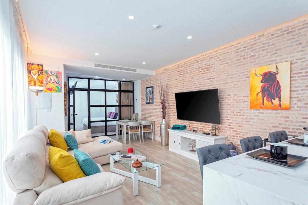 Marvelous 2-bedroom Apartment With Terrace in Triana. Castilla II