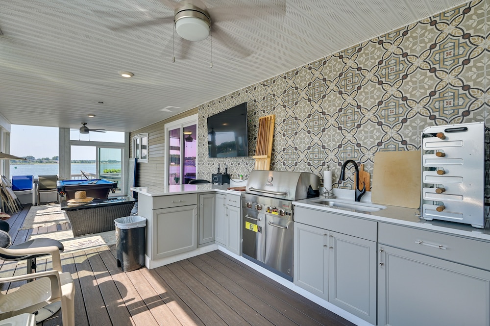 Weymouth Waterfront Getaway w/ Swim Spa & Hot Tub