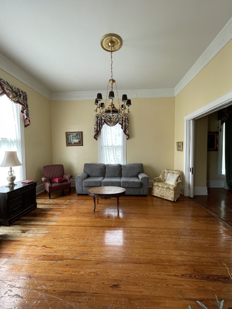 Carriage Lane Inn
